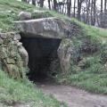 Entrée du tumulus de Kernours,dans le Morbihan.