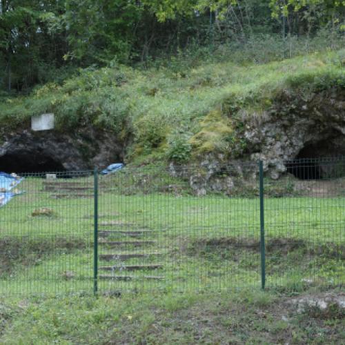 Dsc 0565 la chapelle aux saints grotte ou a ete decouvert l homme de neandertal 17 08 2011 copie 01